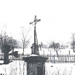Kříž v zahradě na křižovatce cest v bývalém Emanuelsbergu